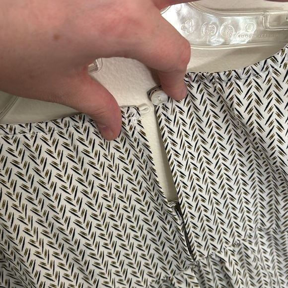 Women's Black and White Sleeveless Top - Picture 6 of 6